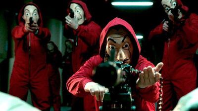 Acción, dinero y conflictos amorosos caracterizan a la cuarta parte de "La casa de papel", una de las series más populares de Netflix.