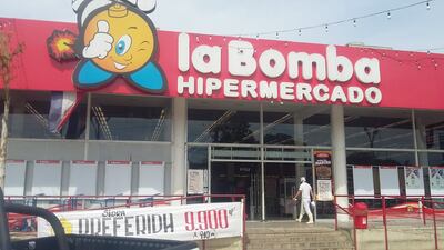 Delincuentes robaron alrededor de G. 500 millones del Hipermercado La Bomba.