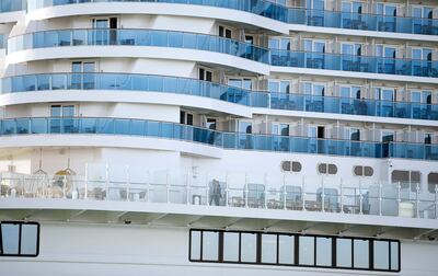 Los pasajeros del Costa Smeralda atracaron en un puerto cerca de Roma de forma preventiva por un supuesto caso de Coronavirus.