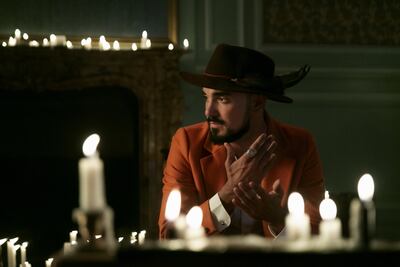 Abel Pintos en una de las escenas del videoclip, que fue grabado en el Palacio Sans Souci de Buenos Aires, bajo la dirección de Agustina Tafet.