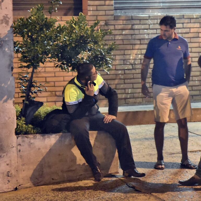 El conductor de la moto afortunadamente no sufrió heridas de gravedad.