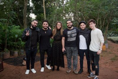María Rehnfeldt junto con los músicos que la acompañan en sus presentaciones.
