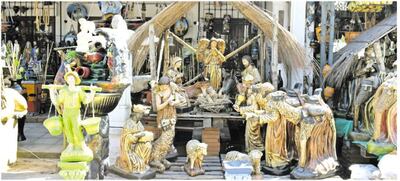 Mientras cada hogar posee su propia costumbre navideña, las frenéticas compras se apropian de gran parte del mes de las fiestas.