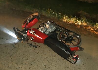 Esta es la motocicleta que fue usada por los presuntos asaltantes que atacaron a balazos a la Policía hace una semana.