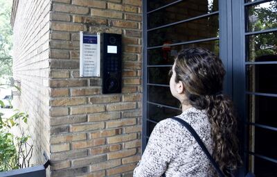 UNOPS atendió al equipo periodístico solo a través del portero eléctrico del edificio. Primero se alegó que el representante Julio Portieles estaba ocupado y luego, que no se encontraba.