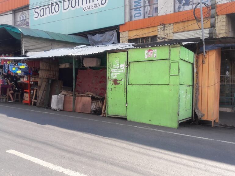 Los puestos del Mercado 4 están casi todos cerrados. Solo algunos se animaron a abrir este martes 17 de marzo. 