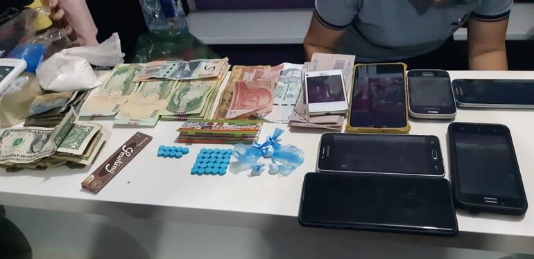 Dosis de cocaína y éxtasis fueron incautadas en un operativo de Pedro Juan Caballero.