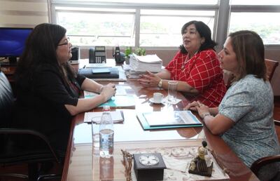 La ministra de la Corte Carolina Llanes se reunió con la ministra Teresa Martínez y la defensora general, Lorena Segovia Azucas.