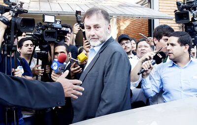 El ministro de Hacienda, Benigno López, llega a la Fiscalía, donde prestó declaración sobre su supuesta participación en el acta entreguista de Itaipú sobre venta de energía al Brasil.