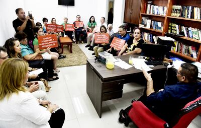 Vecinos se presentaron ante el defensor del pueblo, Miguel Godoy Servín, para denunciar a la administración municipal de Mario Ferreiro por “atropellar los barrios residenciales”.