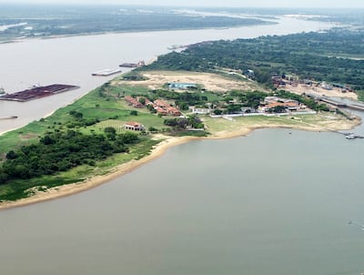 Vista aérea del río Paraguay, en el Puerto de Asunción, ayer.