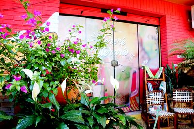 Este es el Tereré Literario, al que acuden grupos de jóvenes, artistas y estudiantes. Se encuentra en el Mercado 4.