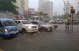 lluvias-desatan-caos-en-el-transito-173150000000-1269907.jpg