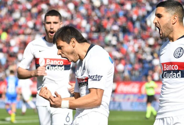 El “Melli” Ángel Romero celebró su primer gol con su nuevo equipo.
