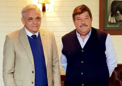 El presidente de la ARP, Dr. Luis Villasanti (i), junto al titular saliente de la FARM, el Argentino Dardo Chiesa.