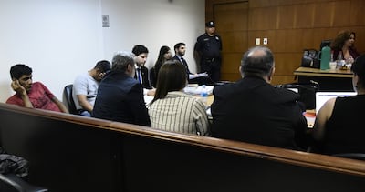 Momento en que los acusados Jemina Jacquet, Diego Pesoa y William Manzur escuchan la sentencia que se les impuso.