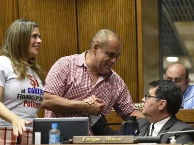 El  cartista  Basilio Núñez (centro) dijo que la emergencia solo servirá para que los intendentes tengan fondos electorales.