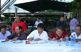 firma-de-convenio-entre-productores-industriales-y-directivos-de-capasa--212530000000-1052717.jpg