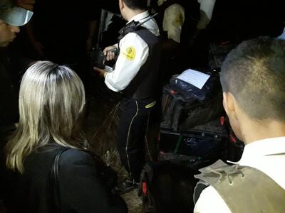 Traslado de paquetes de dinero a la bóveda de seguridad de la empresa responsable del traslado.