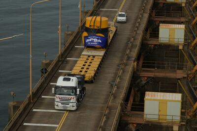 La primera pieza para rehabilitación de turbina de Yacyretá mientras llegaba proveniente desde Mendoza, Argentina.