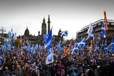 Manifestantes escoceces a favor de la independencia durante un discurso de la primera ministra Nicola Sturgeon en Glasgow, este sábado.