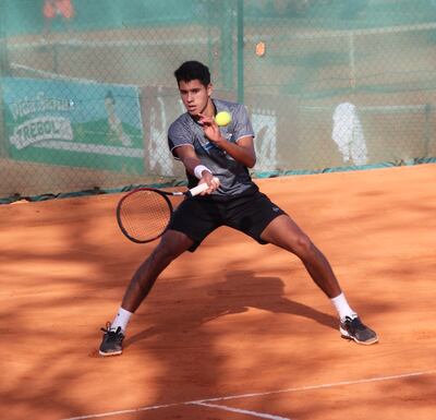 Adolfo Daniel Vallejo continúa en carrera en el Yacht y Golf Club  Paraguayo, donde ayer se alzó con un triunfo en tercera ronda.