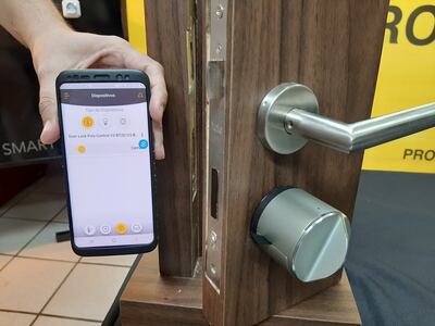 A través de la app de Prosegur Smart, los usuarios pueden monitorear y controlar a distancia desde su celular todo lo referido a la gestión de su alarma.