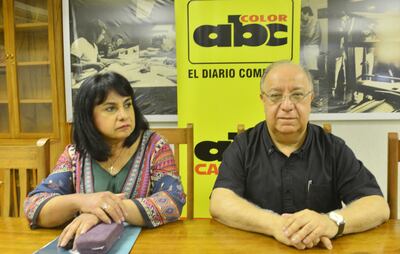 La abogada colombiana Ruth Méndez y Dr. Fernando Tuesta, de nacionalidad peruana, visitaron ayer ABC Color. En Asunción dictan conferencias sobre el financiamiento político.