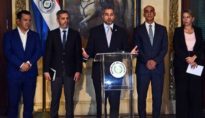 El presidente Mario Abdo ayer al mediodía en la rueda de prensa.