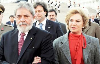 el-expresidente-de-brasil-lula-da-silva-junto-con-su-esposa-marisa-rocco-la-mujer-fallecio-ayer-y-sus-organos-seran-donados-efe-232040000000-1549820.jpg