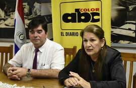 los-medicos-jose-naveira-y-blanca-franco-de-la-sociedad-paraguaya-de-nefrologia-en-la-redaccion-de-abc--195715000000-1369066.jpg