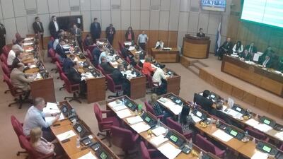 El Senado debate la pérdida de investidura de Paraguayo Cubas.