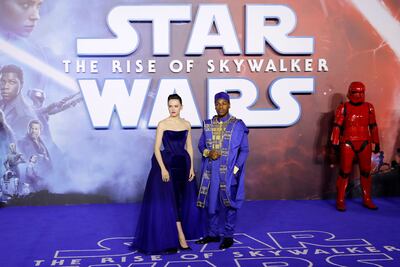 Los actores británicos Daisy Ridley y John Boyega durante el estreno europeo de la película "Star Wars: The Rise of Skywalker", en Londres.