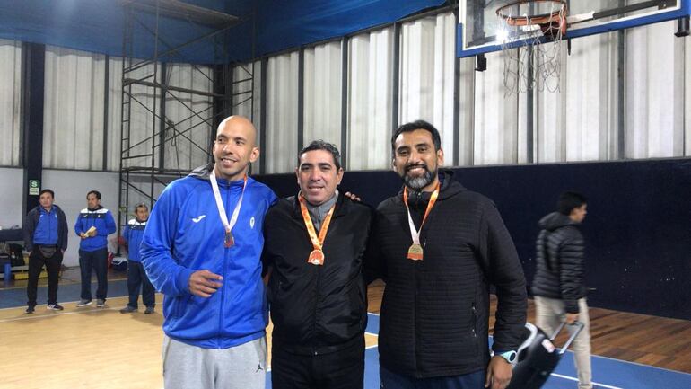 El cuerpo técnico del club limeño.