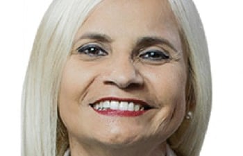 Zully Rolón es docente, contadora y abogada.