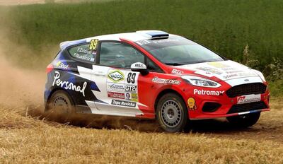 El Ford Fiesta R2T pilotado por Fabrizio Zaldívar y navegado por Fernando Mussano en Francia.