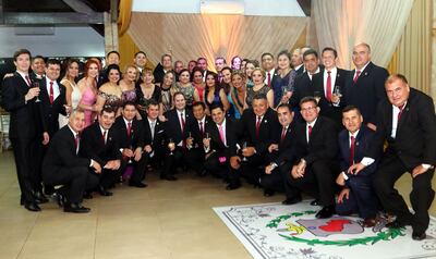 Egresados de la LI Promoción del Programa de Maestría en Planificación y Conducción Estratégica Nacional del Instituto de Altos Estudios Estratégicos, acompañados del director Patricio Luis Cáceres Doldán.