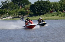 el-domingo-se-cierra-la-copa-verano-claro-de-moto-y-jet-ski-frente-al-complejo-veranda-en-el-yacht--224132000000-537020.jpg
