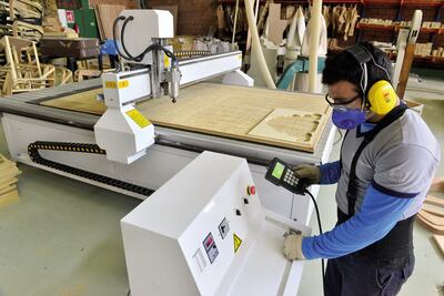 Ecoleather implementó el sistema de cortes computarizado de la madera, para cuyo efecto adquirió una router CNC (fresadora industrial).