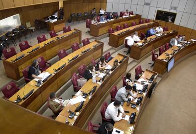 Los senadores y diputados miembros de la Comisión Permanente del Congreso reunidos ayer en el plenario del Senado.