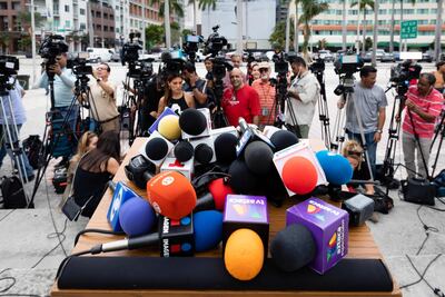 La prensa sigue de cerca los sucesos que envolvieron a los hijos de José José en desacuerdo. Ahora anuncian que realizarán homenajes en Miami y ciudad de México para despedir al "Príncipe de la canción".