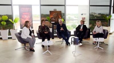 Lilian Ojeda, Verónica Torres, Osvaldo Salerno, Graciela Mayor y Cinzia Rosini, en la presentación.