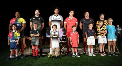 El jugador de los Lions, Manuel Montero (tercero de la izquierda), en la presentación de la SLAR.