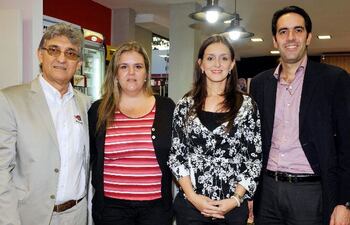 federico-frutos-natalia-oviedo-silvia-velazquez-y-maximiliano-bellasai--204451000000-563341.jpg