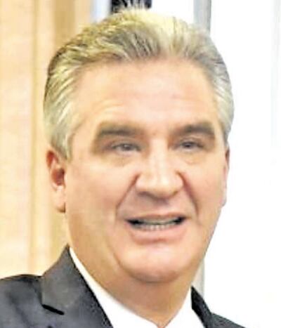 Enrique Bacchetta, senador de la ANR (Añetete), dijo que el expresidente Horacio Cartes tiene fueros.