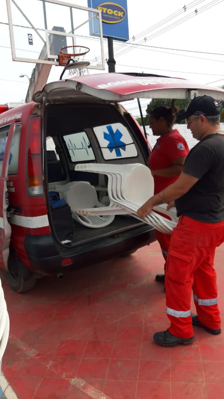 Bomberos voluntarios rojos realizaron una pollada para recaudar fondos.