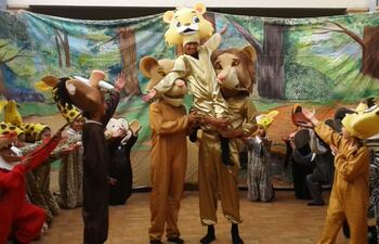 representacion-teatral-con-la-participacion-de-los-ninos-del-hogar-infantil--214148000000-1739272.jpg