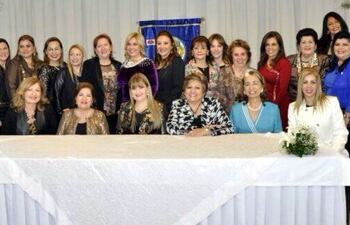 comision-directiva-y-socias-del-club-soroptimist-gloria-mazo-de-bernal-past-gobernadora-crismilda-zarate-gobernadora-2014-2016-avelina-maier-pre-205925000000-1108878.jpg