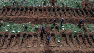 El mayor camposanto de América Latina, ubicado en São Paulo. Autoridades aceleran la excavación de fosas ante el aumento de los fallecidos por covid-19 en este populoso estado del Brasil.