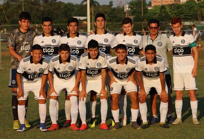 El plantel Sub 15 de Olimpia, líder con 41 puntos.